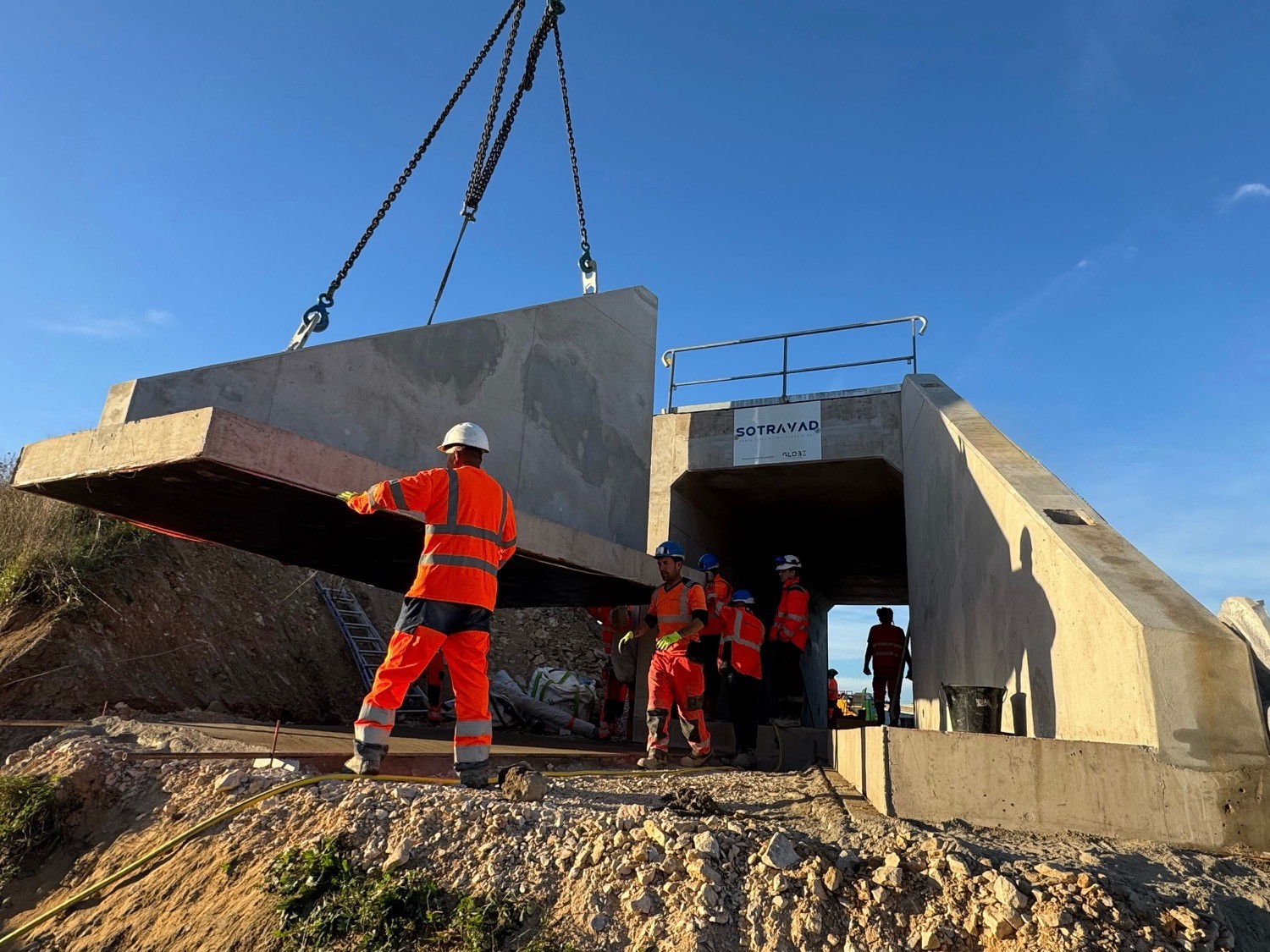 Construction d'un passage sous voies par SOTRAVAD travaux de génie civil